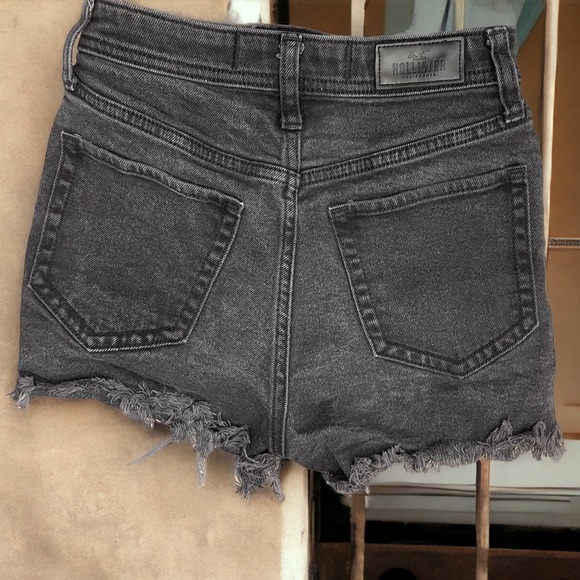 Hollister California Ultra High-Rise Mom Short 3” - Picture 2 of 5